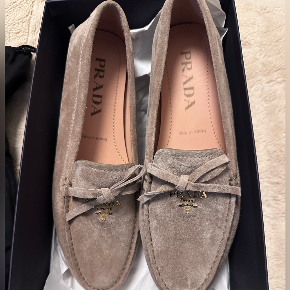 NEW Chic Prada Deserto Calzatura Donna 38.5 Suede Loafers
NIB. Never worn.